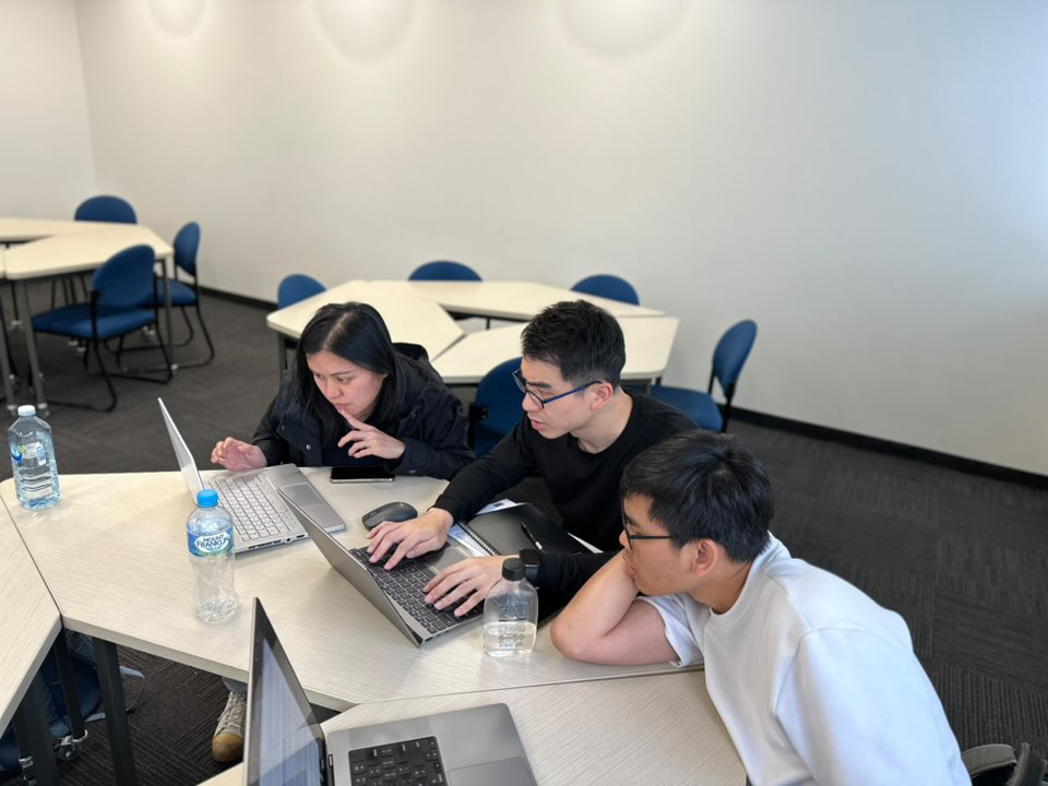 Rathkalyforgna at work with a colleague